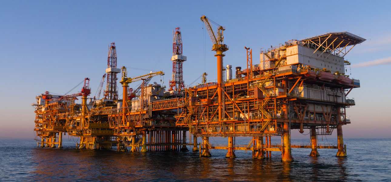 Refino de petróleo e instalaciones petroquímicas